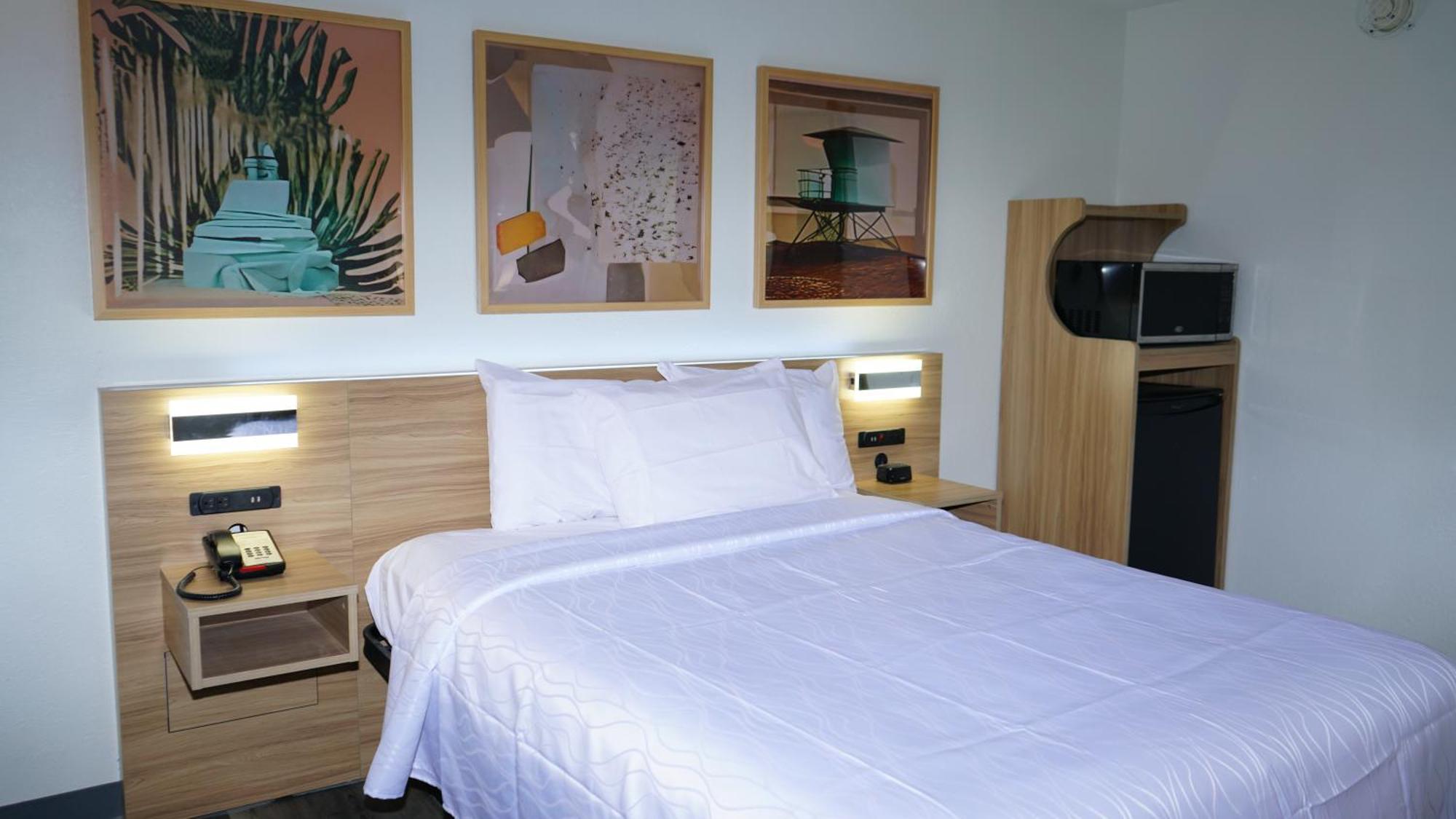 Waterfront Phl Airport Hotel