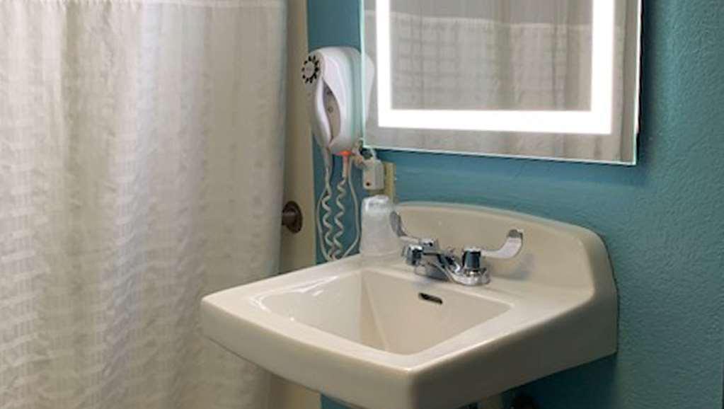 Waterfront Phl Airport Hotel